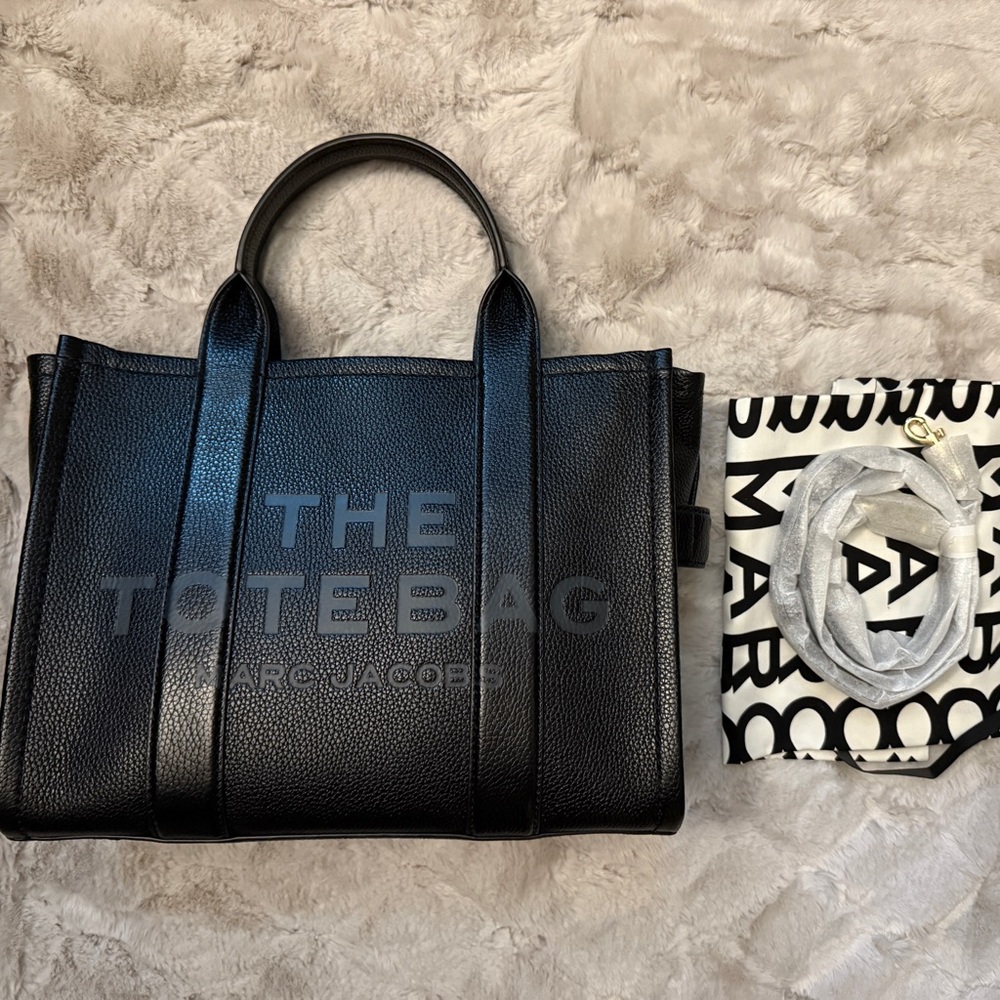 Marc Jacobs The Leather Medium Tote Bag